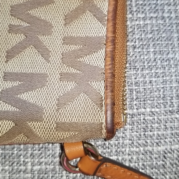Michael Kors Wristlet Wallet - Picture 13 of 16